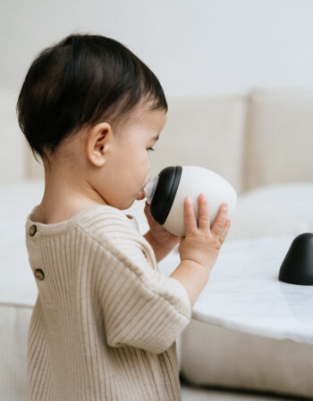 Tasse d'apprentissage bubble - sable/noir